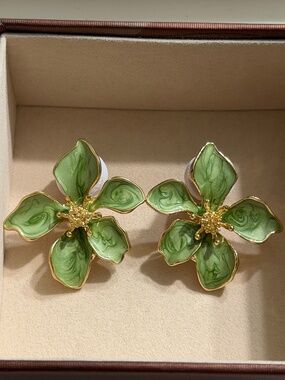 Golden Green Oil Dripping 5-Petal Flower Enamel Earrings.